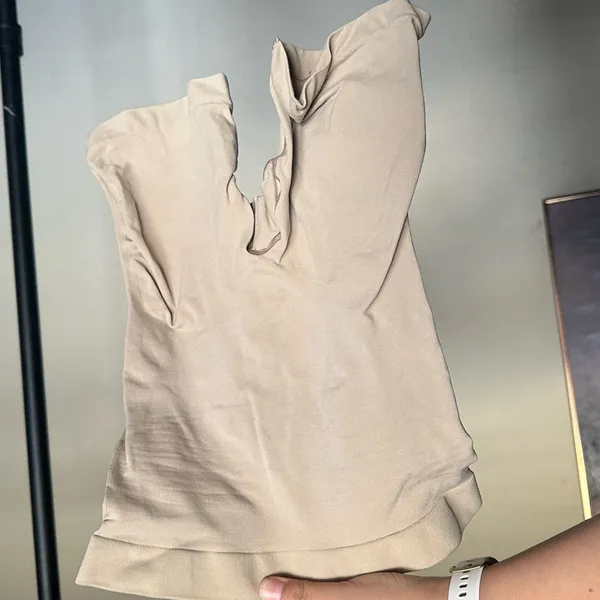 Skims Seamless Sculpt Mid Thigh Short Sand‎ NWOT size S - Image 3