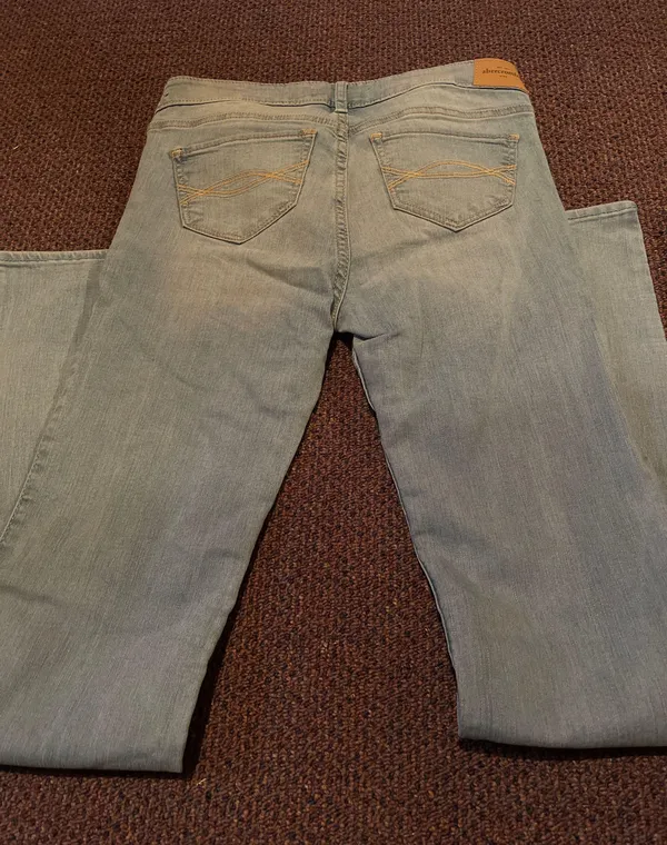 Abercrombie Jeans - Image 2