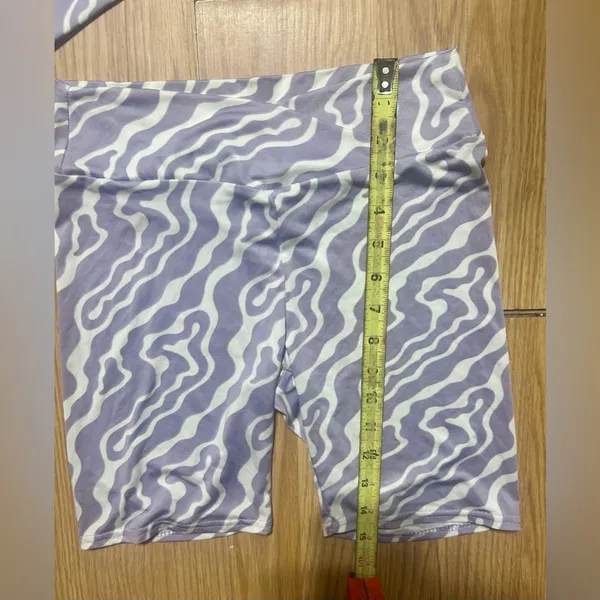 Purple and White Patterned biker shorts Activewear Set ladies small - Image 4