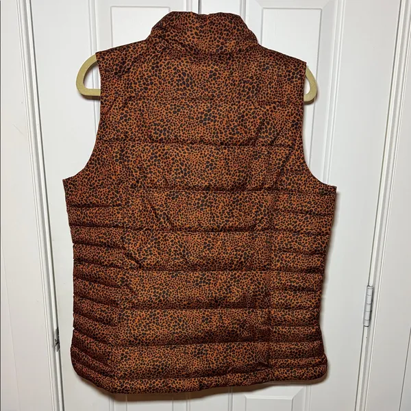Lands'‎ End Leopard Print Puffer Vest - Image 5