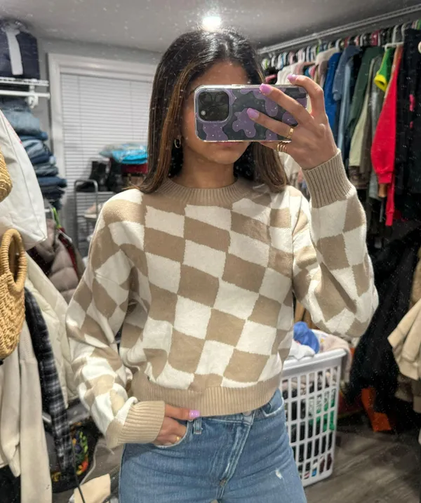 Hollister Beige and White Checkered Knit Sweater Crewneck Size XS - Image 2