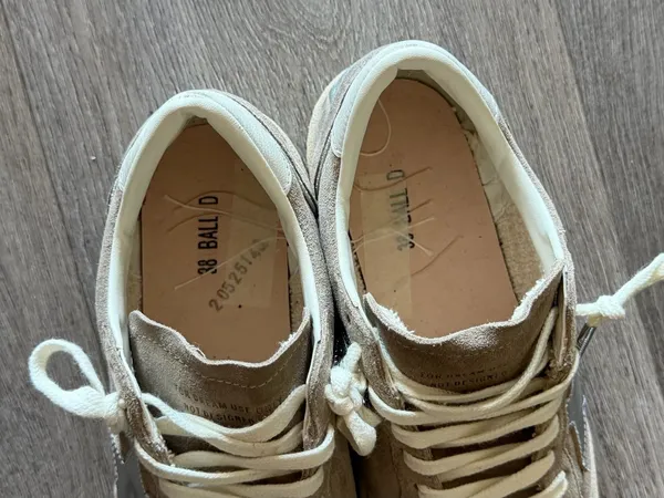 Golden Goose Ballstar Suede LIKE NEW - Image 5