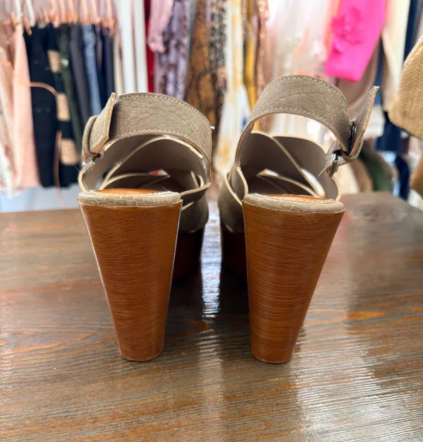 a.n.a Wedge Heel Sandals - Image 4