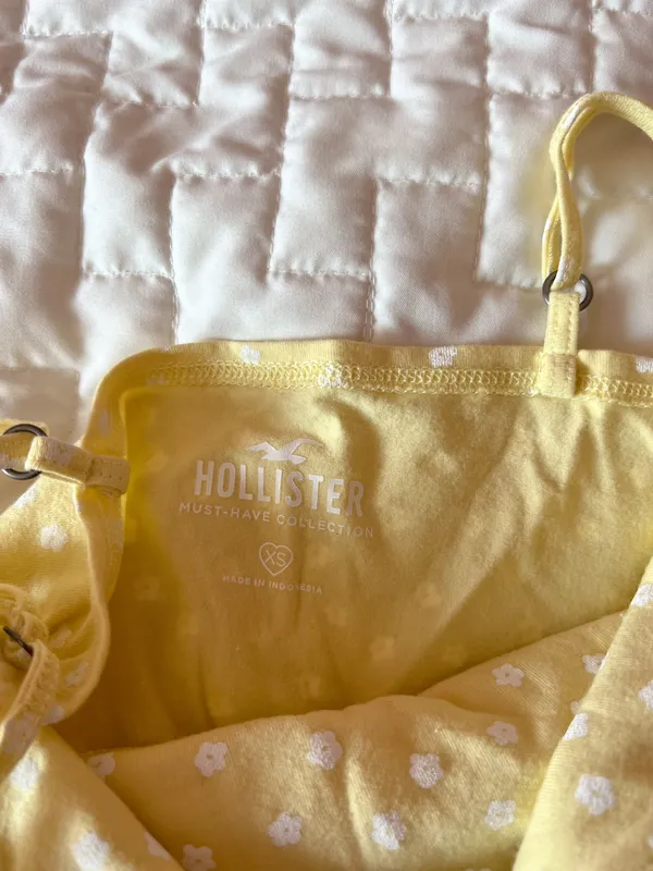 Hollister Must Have Yellow Floral Cropped Tank Top Size XS - Image 3