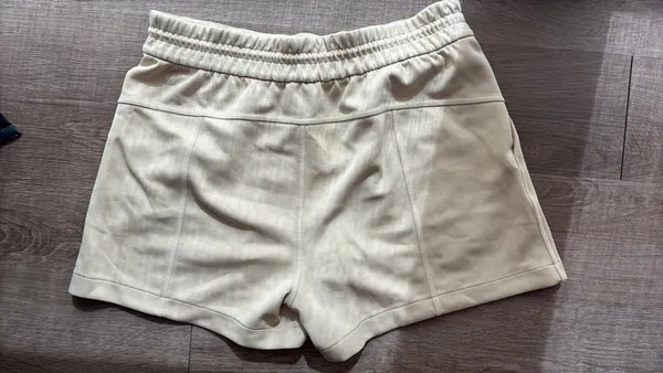 Lululemon Soft Stream Shorts 4" - Image 4