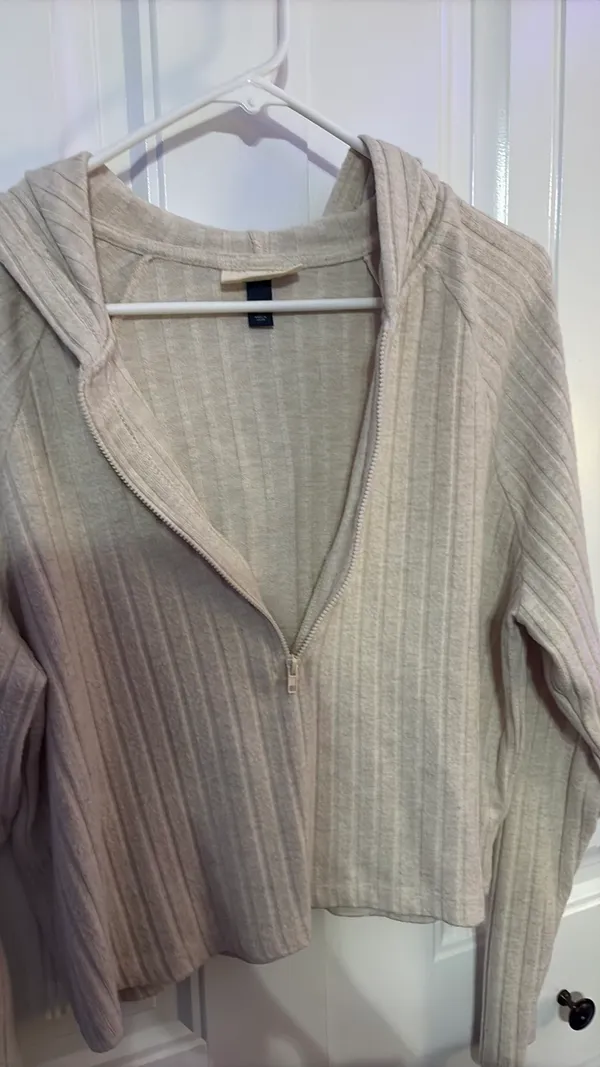 Universal Threads Sweater - Image 3