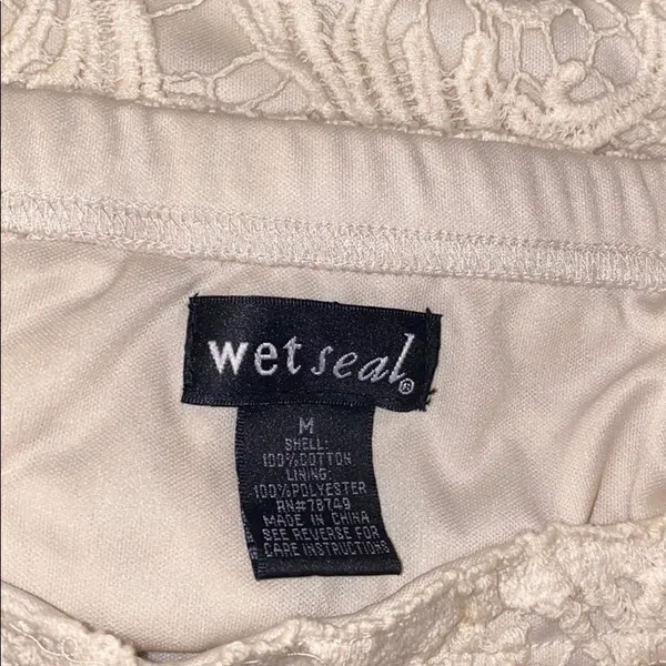 Wet Seal ✨ Cream Tiered Crochet Ultra-Mini Skirt✨ - Image 3