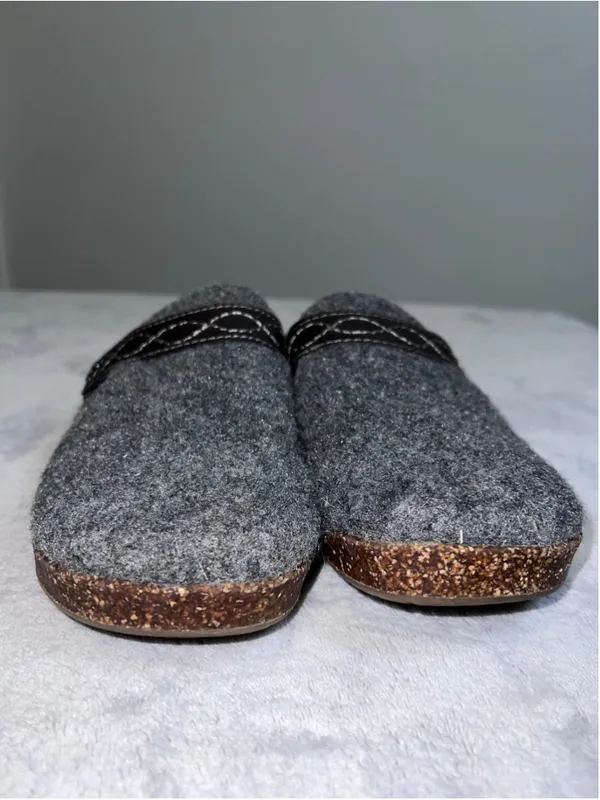 Women's Earth Origins Grey Brown Felt Clog Slippers Size 7 - Image 3