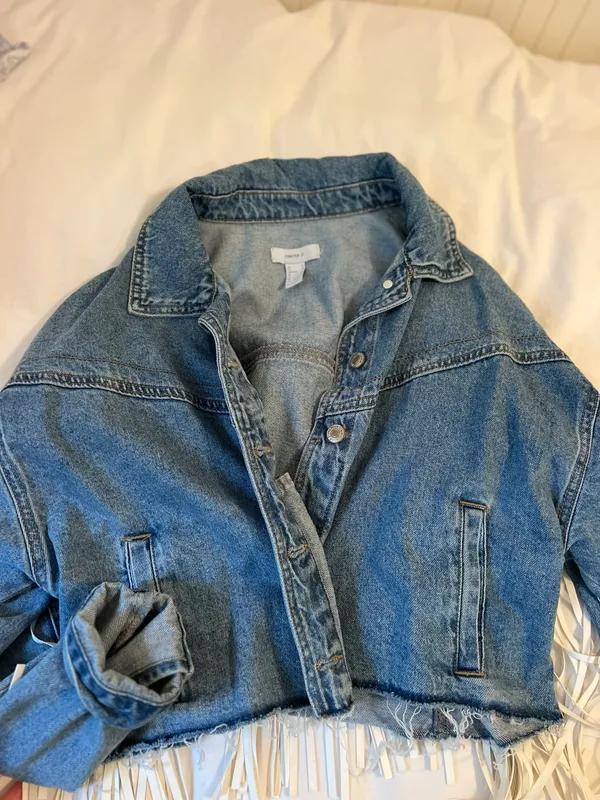 Forever 21 Cropped Denim Jacket With Fringe - Image 5