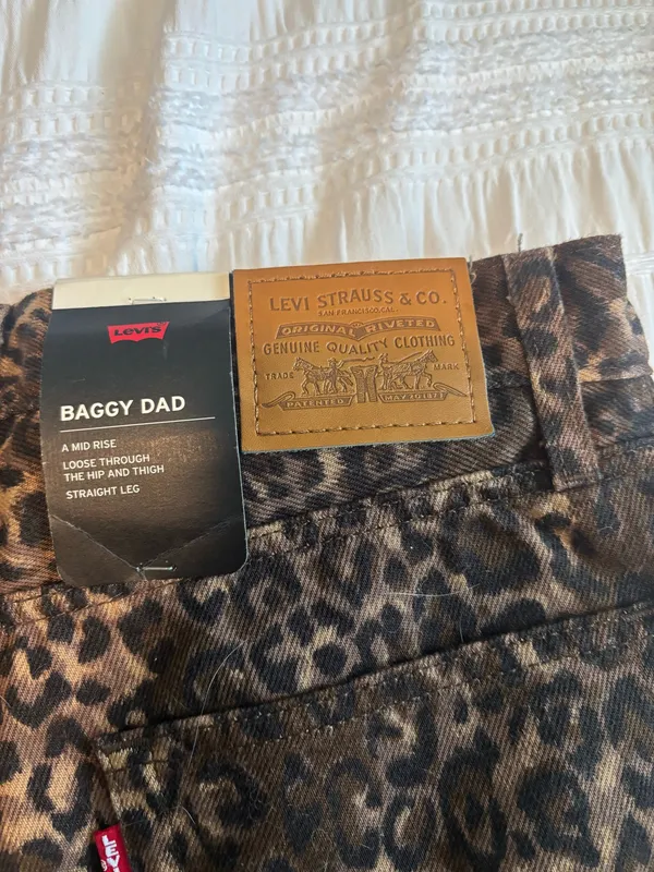 Baggy Dad Levi’s Jeans, mid rise leopard print 27x32 - Image 3