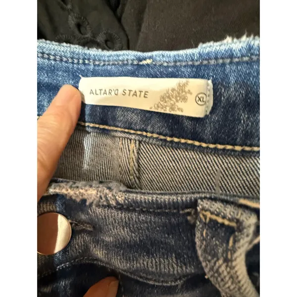 Altar'd State Distressed Denim Shorts Frayed Hem Festival‎ Boho Size XL - Image 4