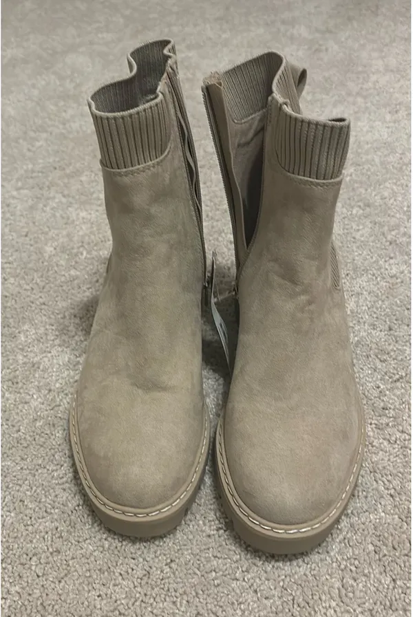 No Boundaries Beige boots - Image 2