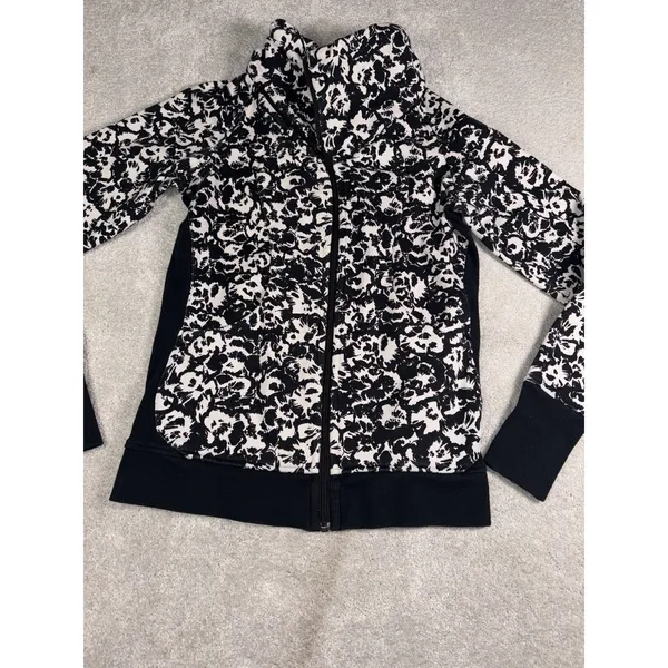Lululemon Jacket Womens 6 Black White Floral Cozy Cuddle Up Full Zip ** - Image 3