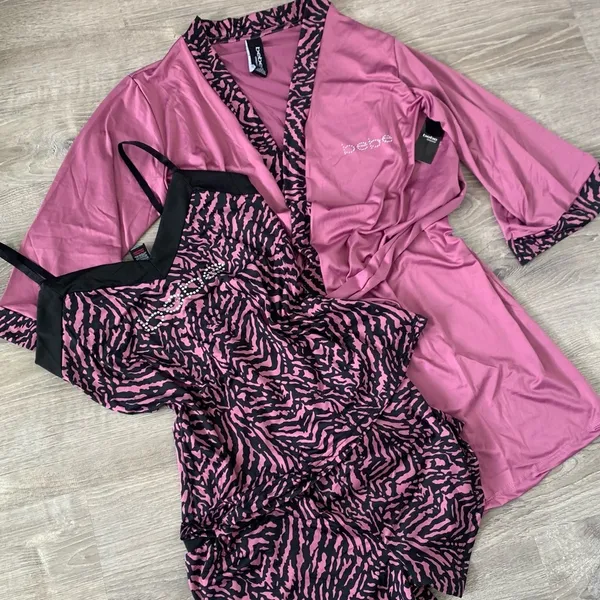 *NWT BEBE Animal Print Zebra Pink Pajama Set with Matching Belted Robe - Image 5