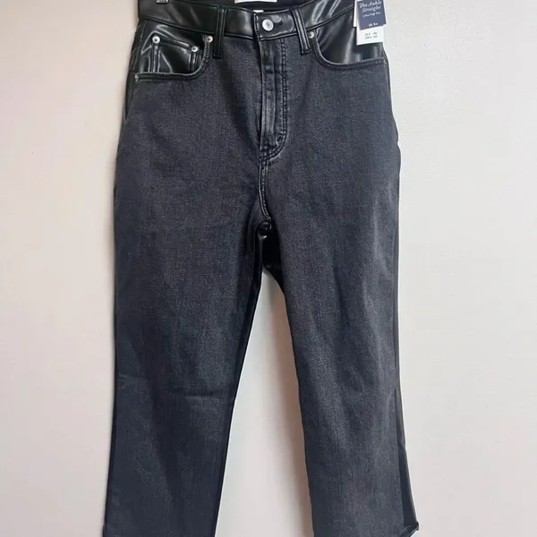 NWT Abercrombie & Fitch Curve Love Ankle Straight Ultra High-Rise Jeans - Image 4