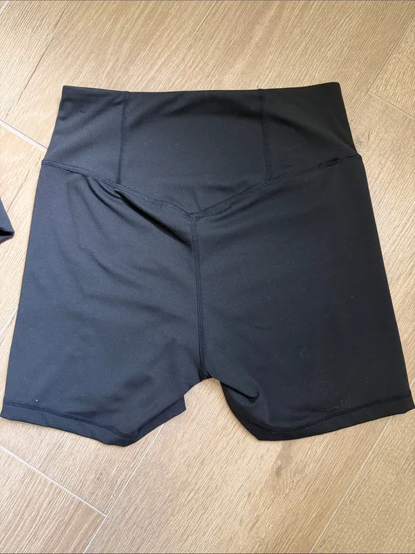 Black Contrast Piping Sports Bra and Bike Shorts Set - Image 5