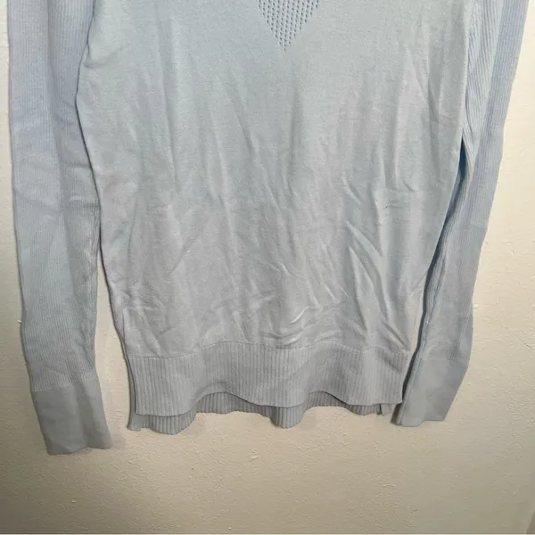 Victoria's‎ Secret Women's Size Small Crewneck Sweater Light Blue Semi-Sheer - Image 4