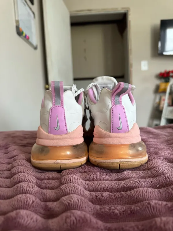Nike 270 Air Max React Shoes - Image 3
