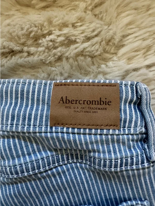 Abercrombie Jeans - Image 3