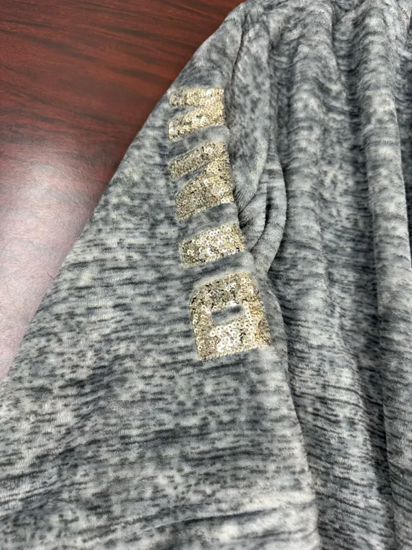 PINK Victoria’s Secret Grey Hooded Robe with Sequins Size Medium/Large - Image 4