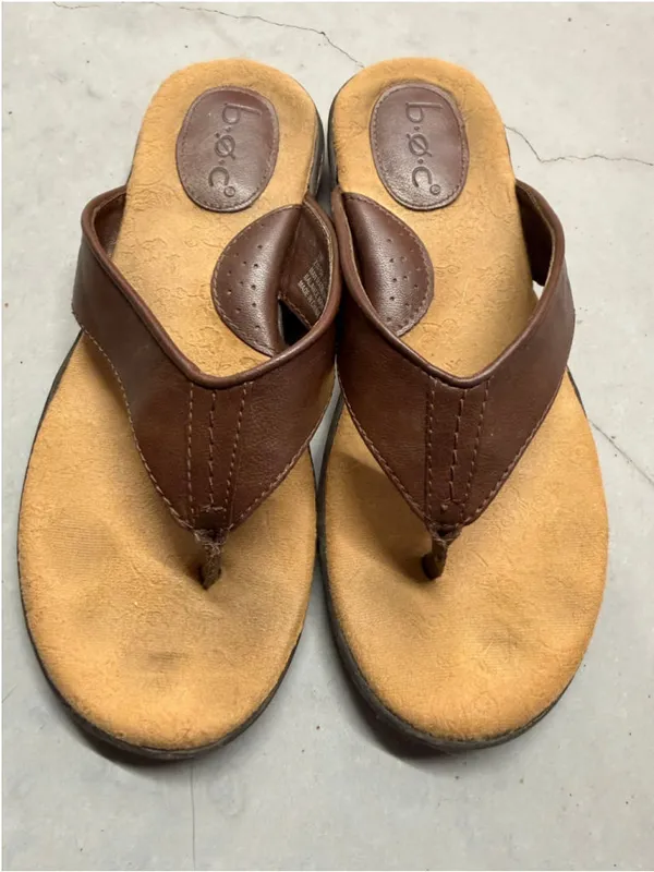 b.o.c Brown and Tan Thong Sandals Size 7 - Image 3