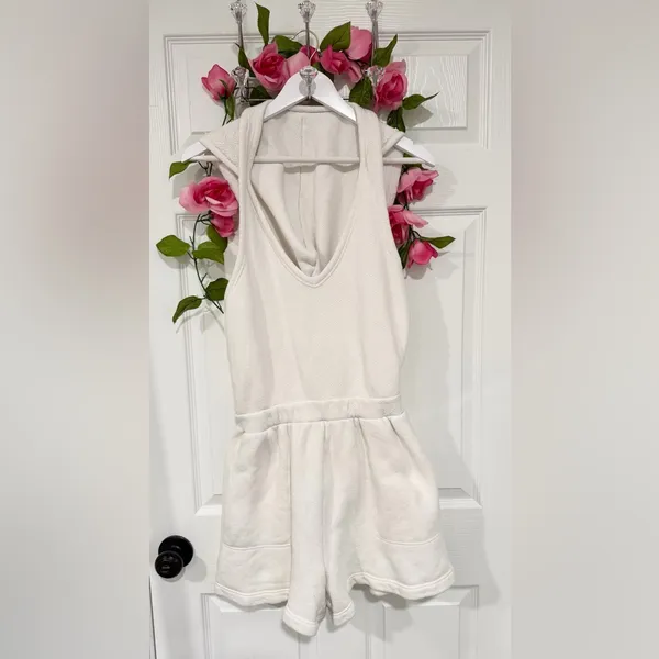 Free People Beach Coastal Resort White V Neck Open Back Hooded Small Romper - Image 3