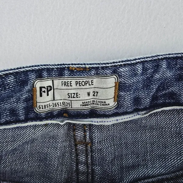 Free People NWT‎ Women's Blue Denim Camp Frayed Hem Button Fly Jean Shorts - 27 - Image 5