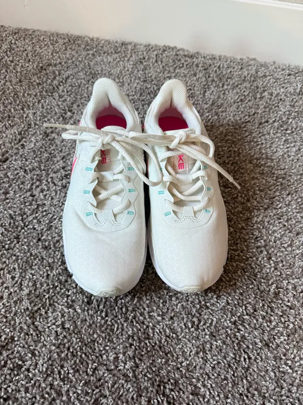 Nike Tennis Shoes Women’s - Image 3