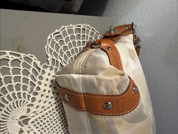 Vintage Carly Coach Signature Cream Canvas and Brown Leather Shoulder Bag - Image 8