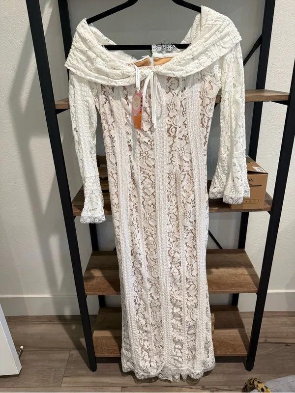 Off-Shoulder Ivory Lace Maxi Dress with Bell Sleeves - Image 3