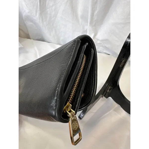Tory Burch Britten Pebbled Leather Envelope Black Wallet EUC - Image 5