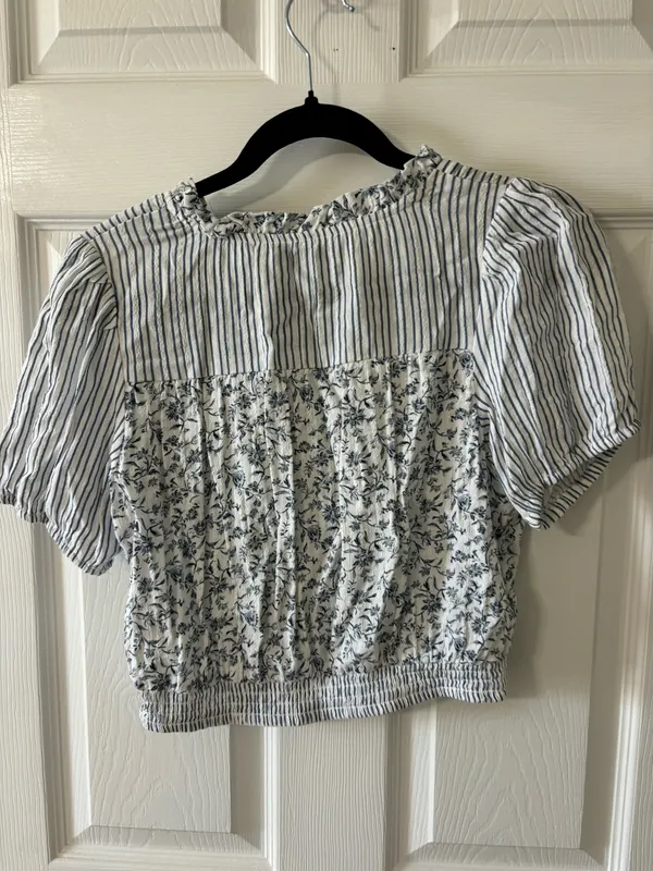 American Eagle Blue Floral Top - Image 3