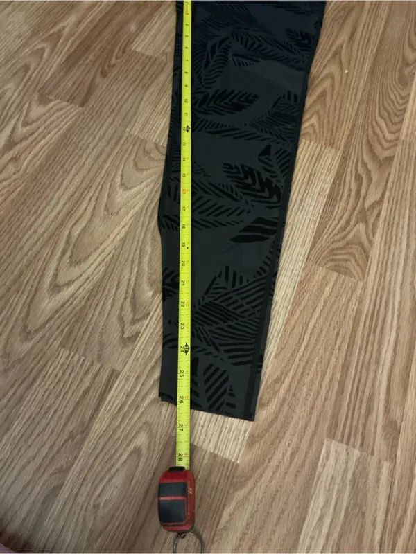 Aerie Black Leaf-Print High-Rise Leggings Size Large - Image 6