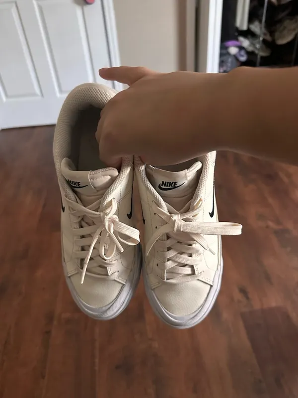 Nike shoes - Image 2