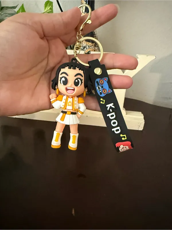 K-Pop Demon Hunters Cute Anime Figure Keychain Yellow White Idol Outfit Music - Image 2
