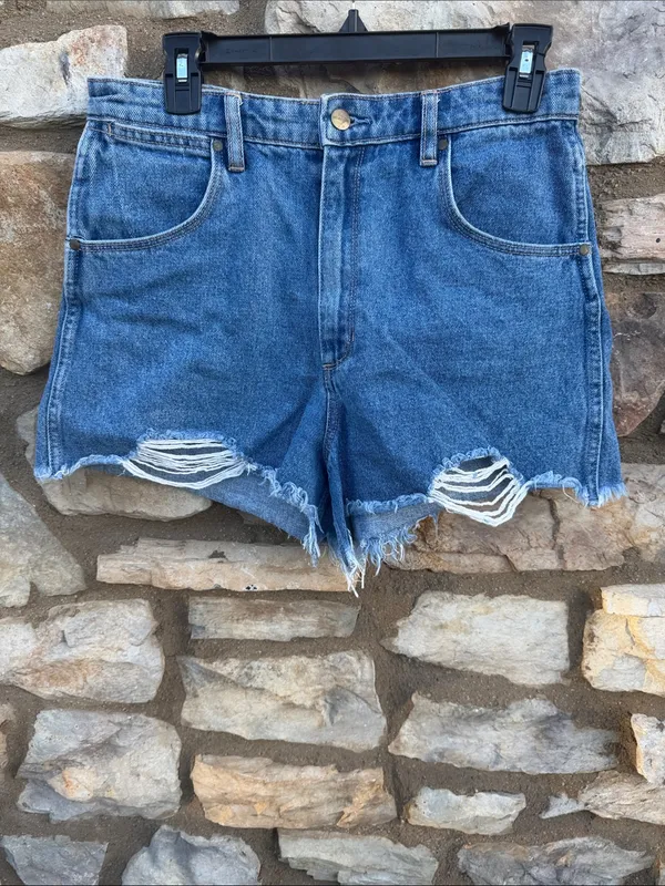 Wrangler denim shorts HI BELLS size 30 - Image 2