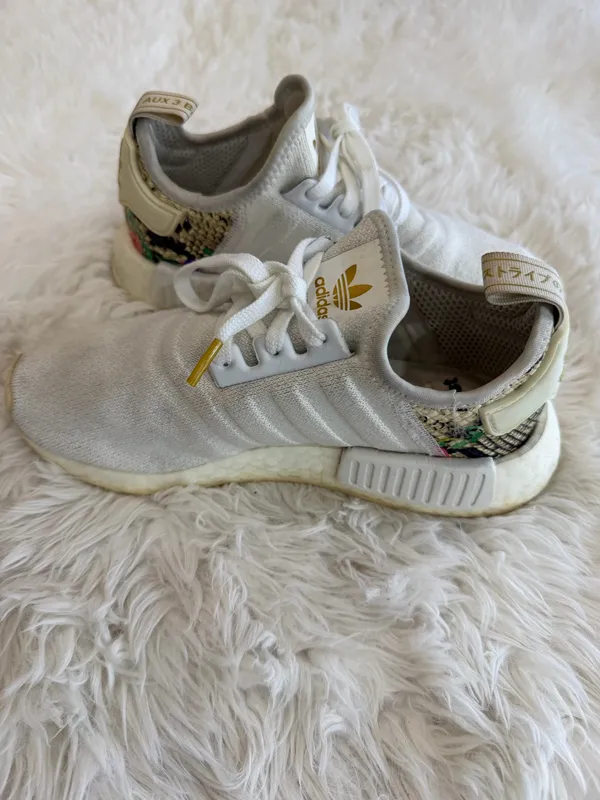 Adidas NMD R1 Women's Sneakers - Image 4