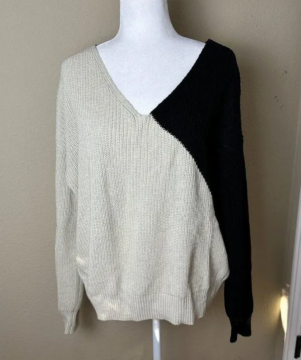 ELAN Two Tone Low Back Crossover V Neck Sweater Size Medium - Image 2