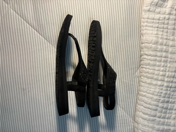Skechers Meditation yoga foam thong sandals size 6 - Image 4