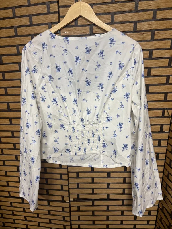 Wild fable white and blue floral top size XXL - Image 2