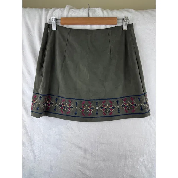Abercrombie‎ & Fitch Olive Green Faux Suede Embroidered Mini Skirt Womens Size 6 - Image 2