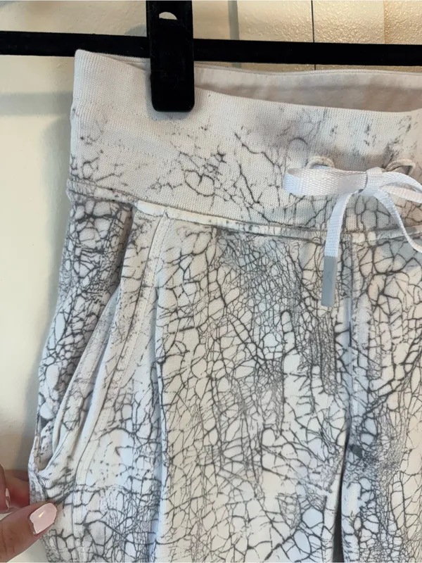 Lululemon‎ Women’s Warm Down Jogger Thread Dye White Black Pattern Size 0 - Image 4