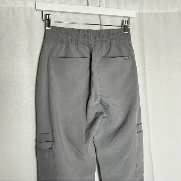 NWT Figs Gray Charlotte 21 Pocket Slim Petite Scrub‎ Pants Size XXS - Image 4