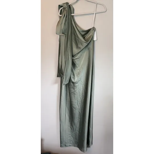 AFTER SIX 6900 Effortless Glam Bow Charmeuse One Shoulder Bow Maxi Sage Green L - Image 4