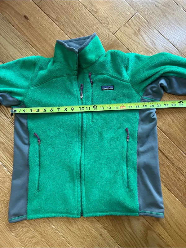 Patagonia Green Teddy Fleece Jacket with Gray Panels 3 zip pockets cozy - Image 6