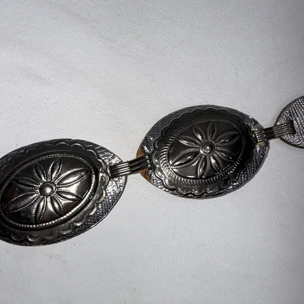 Vintage Y2K Silver Tone‎ Stamped Metal Boho Western Rodeo Concho Style Belt - Image 15