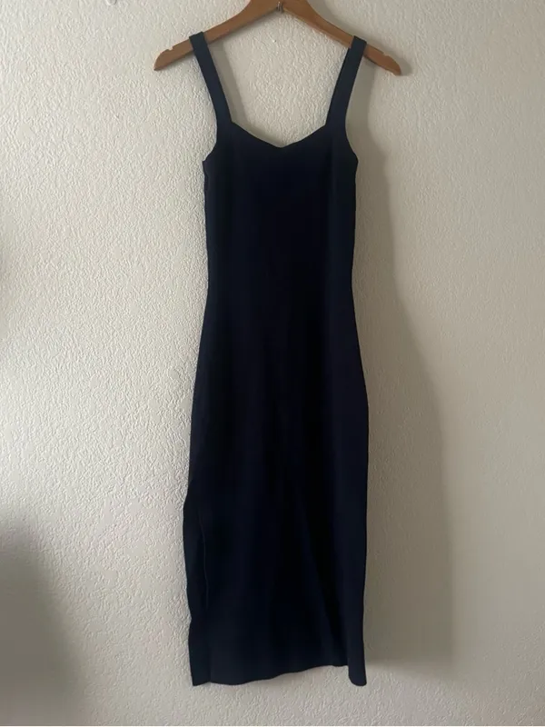 Aritzia Babaton Ribbed Navy Midi Dress - Image 4