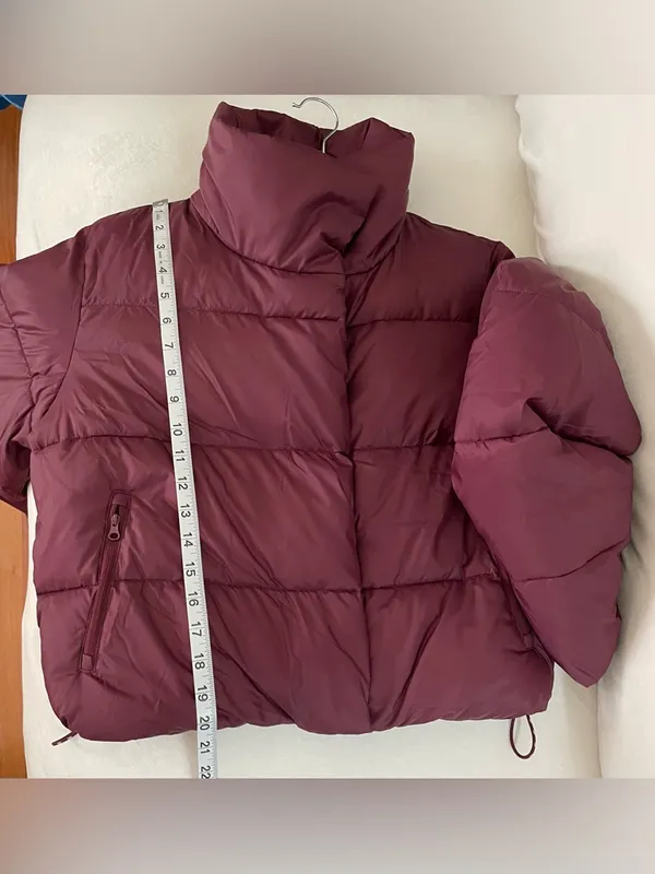 ALO Yoga NWT Gold Rush Puffer Jacket Burgundy with Zipper pockets Size S - Image 9