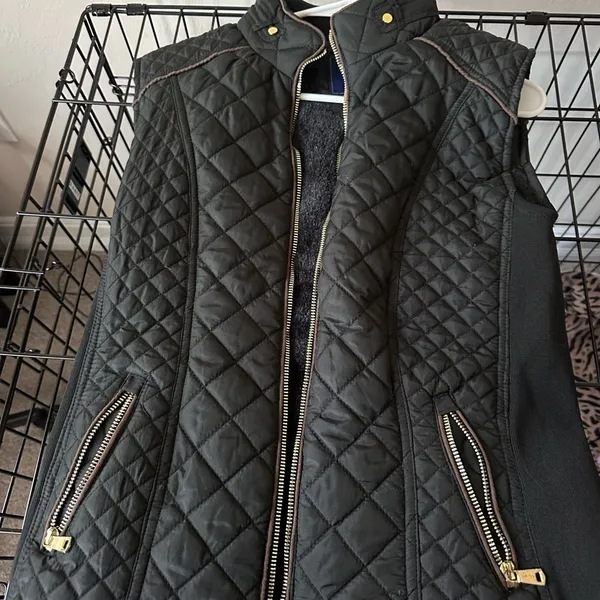 Soft cozy furry vest from Buckle. Hardly worn like new condition - Image 4