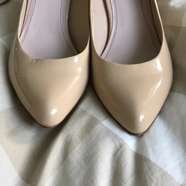 Vince Camuto Nude Patent Leather Heels Size 9 - Image 4